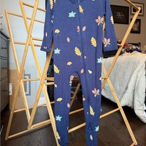 Kyte BABY “Foliage” print Footie Pajamas 6-12 months